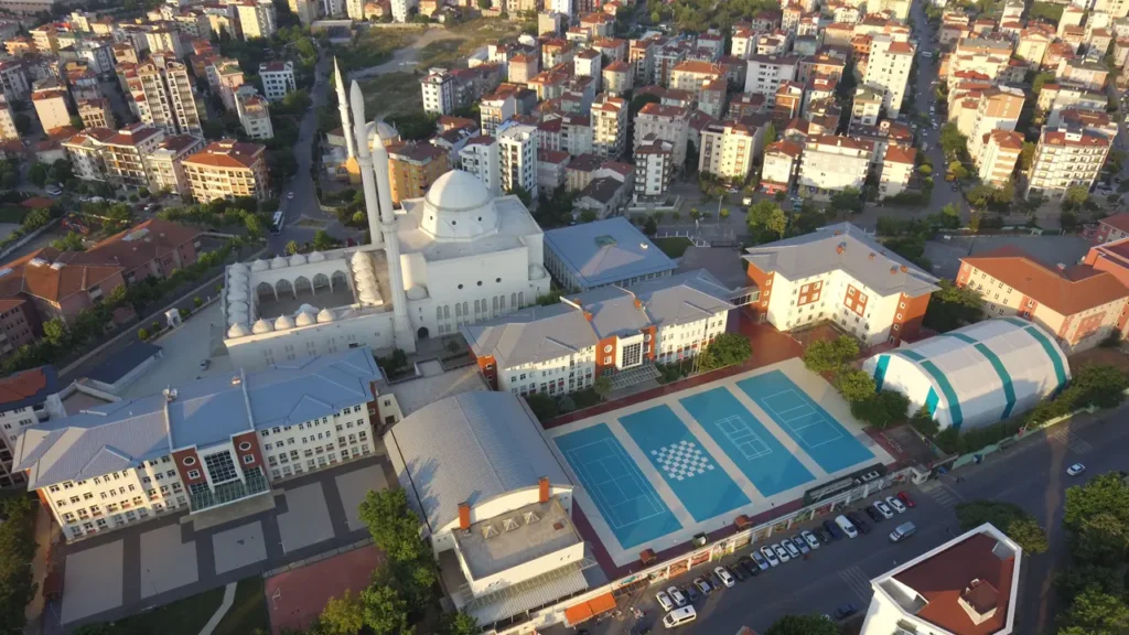 Sosyal Diyalektiğin Çarkları Veyahut Mini Etekli İmam Hatipliler