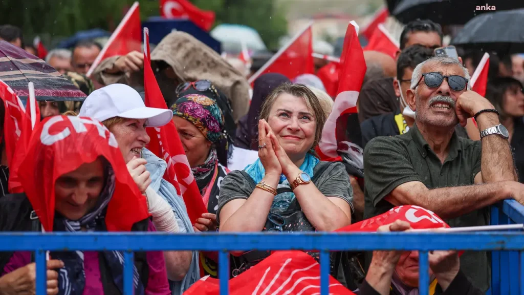 CHP’de Taban- Tavan Farklılaşmasının Maliyeti Önümüzdeki Seçim mi?