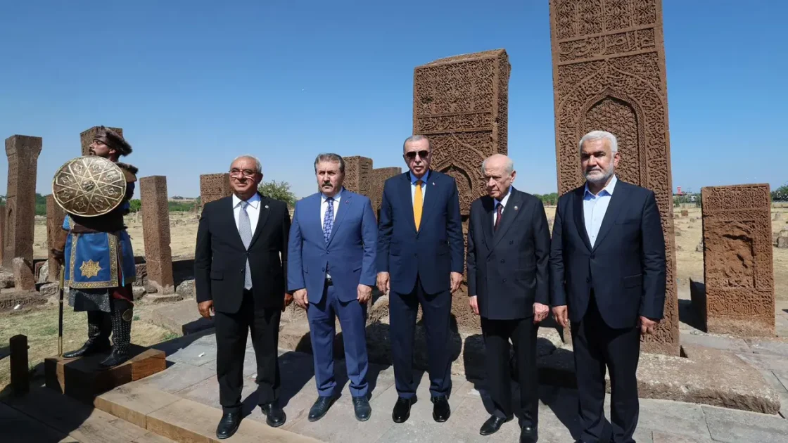 Türk Siyasetinde Kamulaştırma ve Homo sapiensler